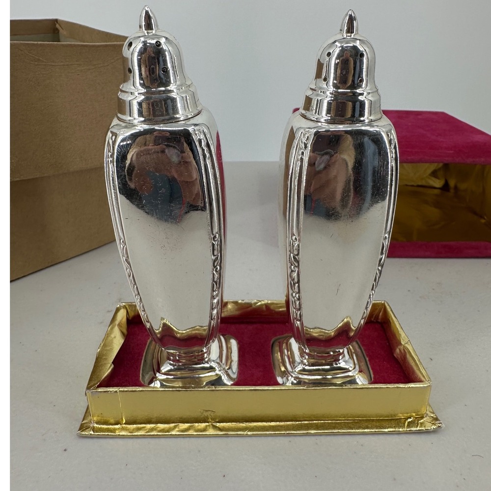 1881 Rogers Oneida Brookwood Silverplate Salt and Pepper Shaker Set 962-602 
Box